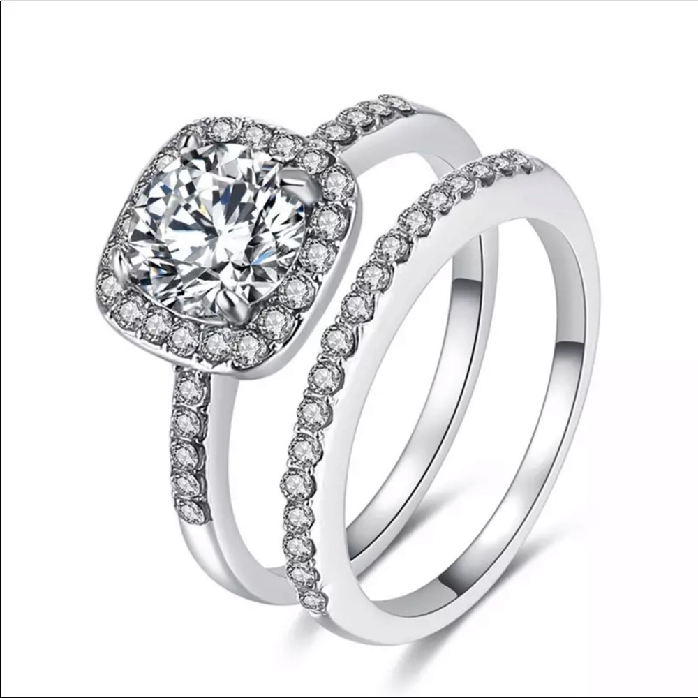 New Silver Large Cubic Zirconia Ring - Picture 2 of 6
